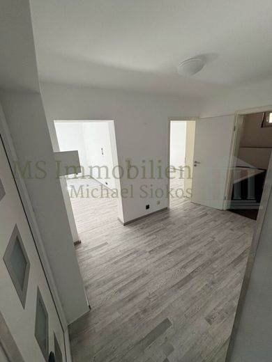 *** Attraktives Mehrfamilienhaus mit möglicher Erweiterung *** – Flur (1)