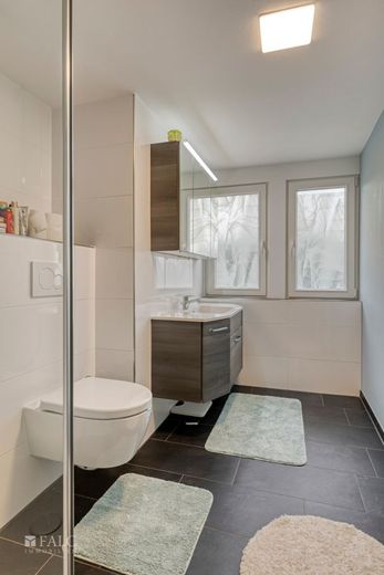 Maximale Rendite! Großzügige Wohnresidenz als starke Kapitalanlage – Badezimmer