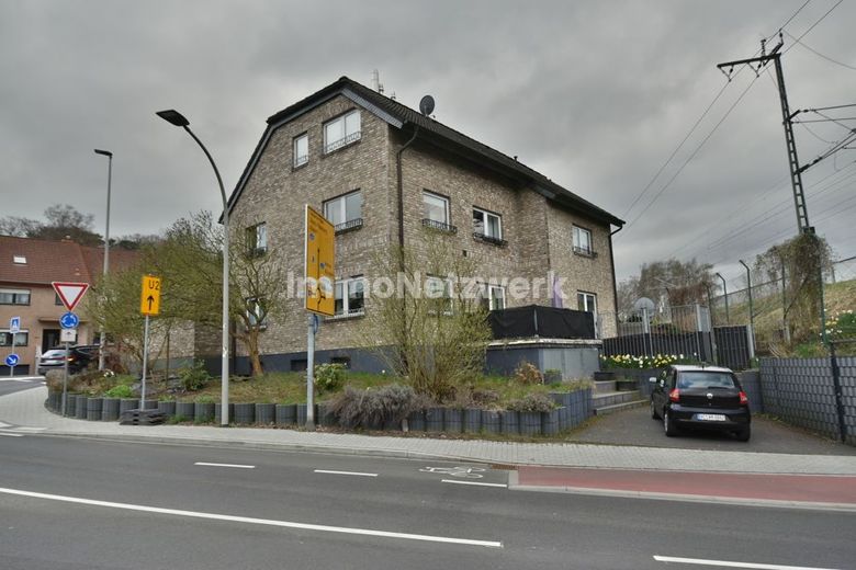 NEU***junges 3-Familienhaus mit 4 Garagen &amp; 1 Stellplatz in Herzogenrath***NEU – Front