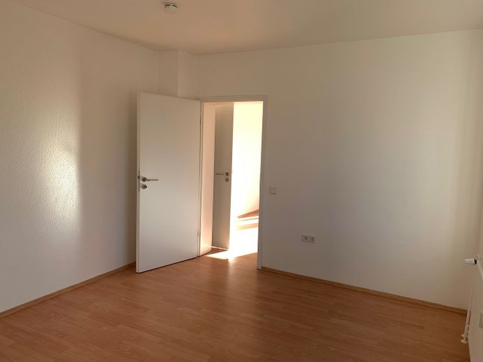 Schöne helle 2,5-Zimmerwohnung mit neuem Tageslichtduschbad und Süd-Westbalkon – Schlafzimmer