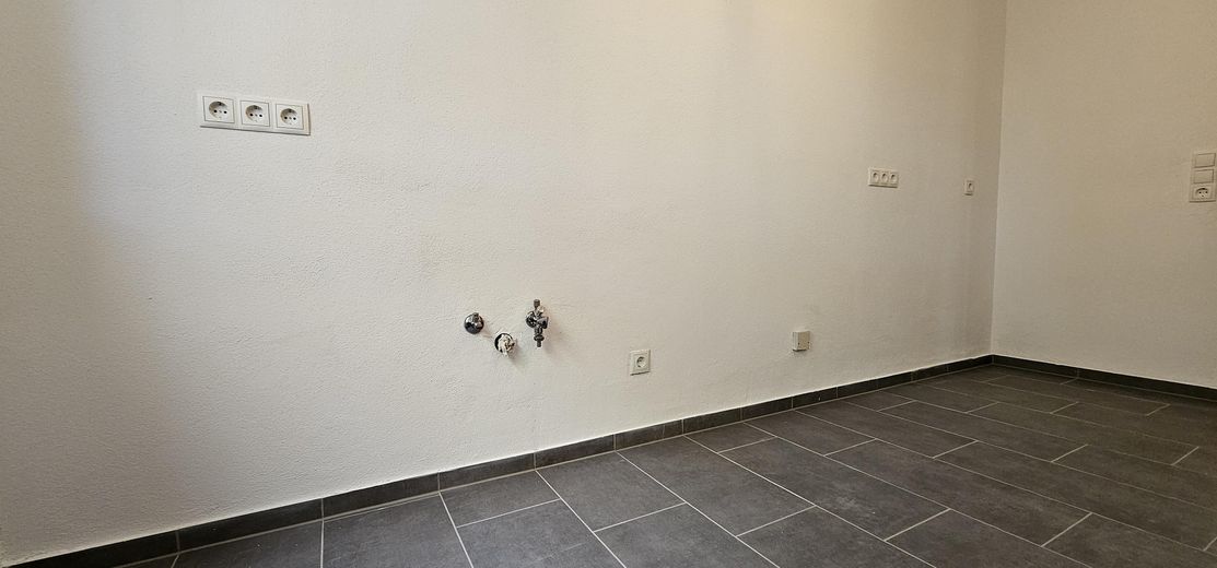 Küche mit allen Anschlüssen