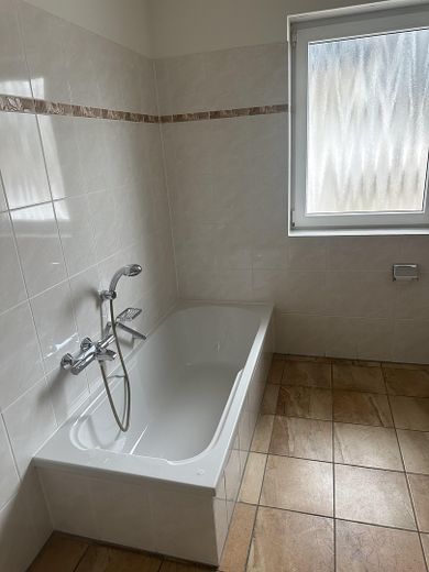 Badezimmer / Dusche + Wanne