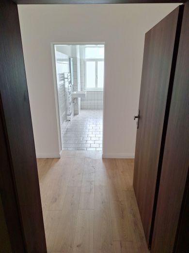 zum Badezimmer 