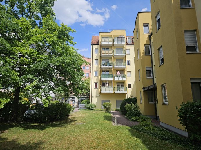 *Provisionsfrei*Von Eigentümerin,sofort frei, stillvolle Wohnung mit Tiefgarage – Außenansicht