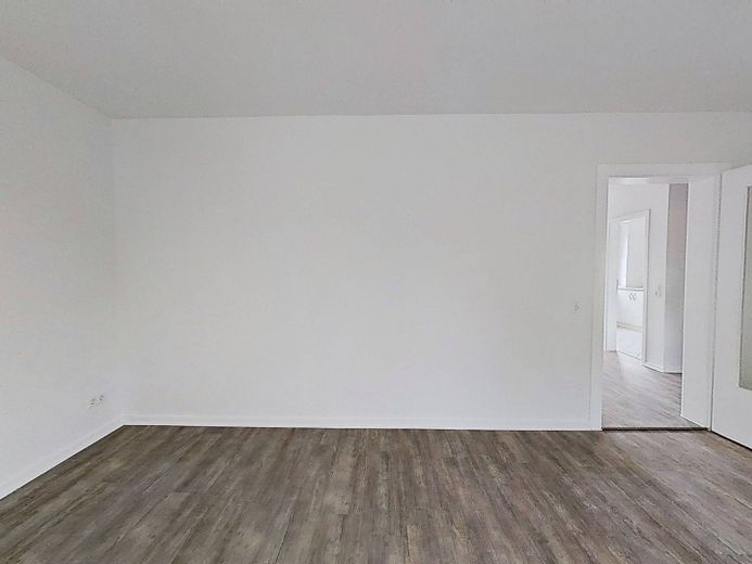 Kuschelzeit im neuen Heim – der erste Monat geht auf unser Konto: Gut geschnittene 4-Zimmer-Wohnung mit BALKON und EBK – Ansicht II: Wohn- und Esszimm…