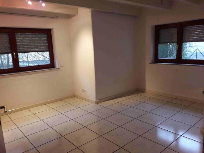 مكاتب أو عيادة جذابة، غرف مشرقة، مواقف سيارات وحديقة – Beispiel Büro 1