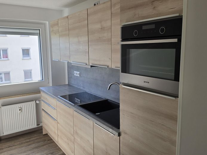 2 Zi.-Wohnung • Hell, modern & komfortabel • Ankommen und wohlfühlen – Großzügige Arbeitsfläche