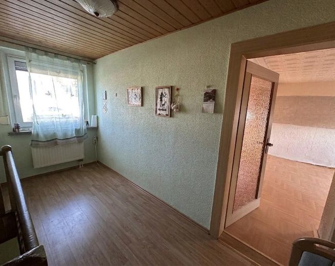 Eigenheim am SW-Stadtrand mit schönem Garten – OG Flur