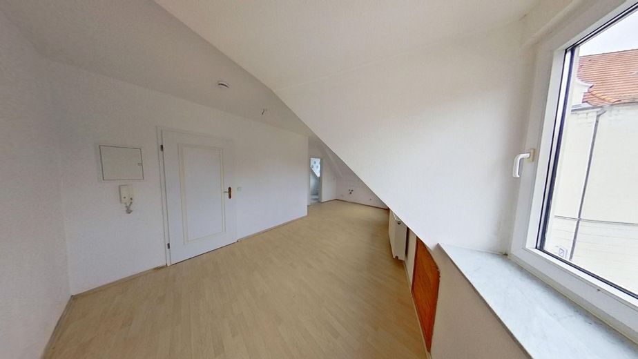 1-Raum Dachgeschosswohnung im Zentrum von Köthen – Wohnraum