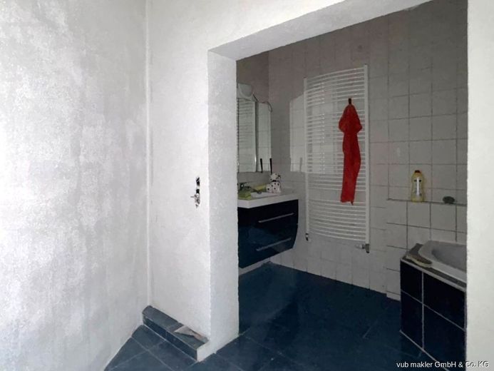 Haus mit Entwicklungsmöglichkeiten bietet  Potenzial für Investoren, Familien oder handwerklich versierte Käufer – VUB0002214-9