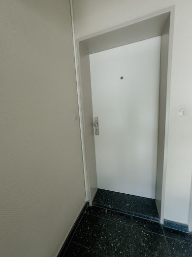 Sofortiger Erstbezug nach Renovierung | Im Herzen von Schwachhausen | Balkon | provisionsfrei – Wohnungstür