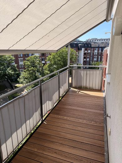 Privat & ruhig Wohnen auf 152qm über den Dächern von St. Georg – Balkon mit Pergola