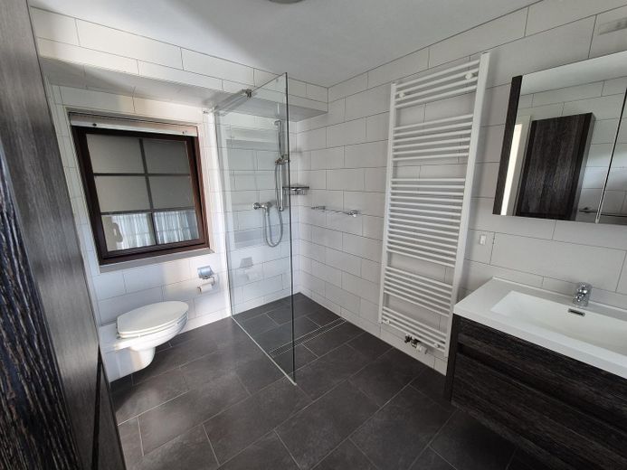 Bad 1 Barrierefrei und Fenster