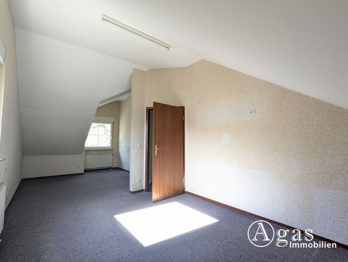Attraktive Doppelhaushälfte mit Garten in begehrter Lage von Bergholz-Rehbrücke – Zimmer Dachgeschoss