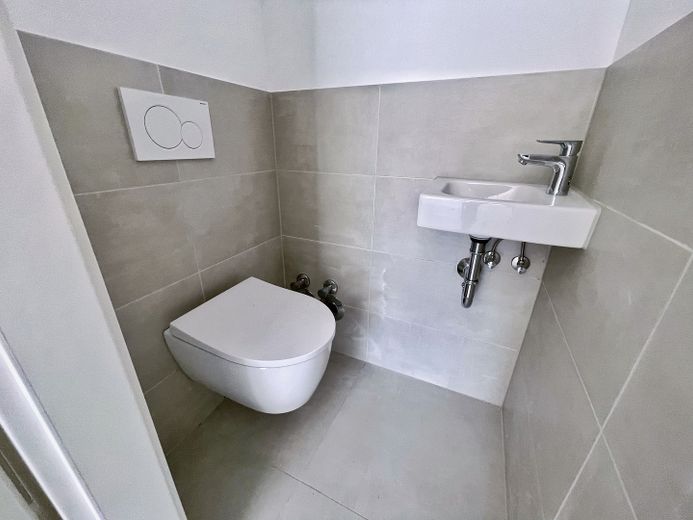 Attico, cucina componibile nuova, posizione AAA vicino all’acqua – Foto 14