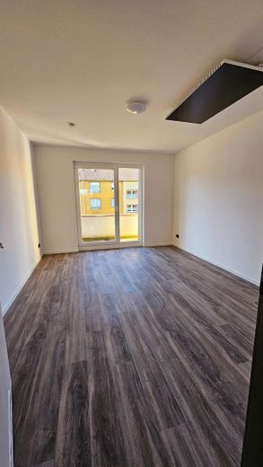 Kernsanierte 2 Zimmer Wohnung zu vermieten – Schlafzimmer