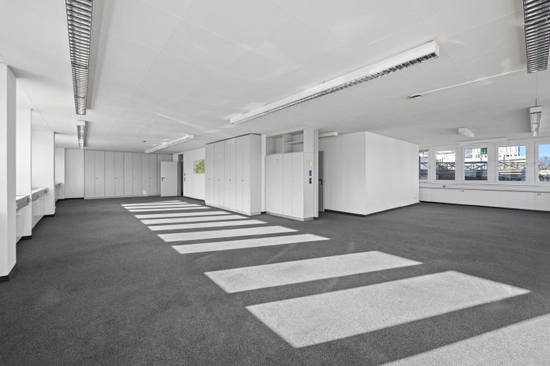 Bürofläche im EG in Neuss – Großraumbüro