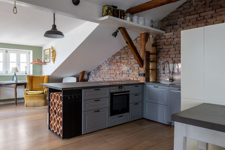 Großzügige Dachgeschoßwohnung – Großzügige Wohnküche