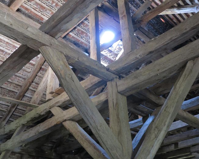 eines der letzten, erhaltenen SCHEUNENGUTSHÄUSER (mit 4-6 ha. Naturgrundstück) – Ständerwerk DG & Spitzboden