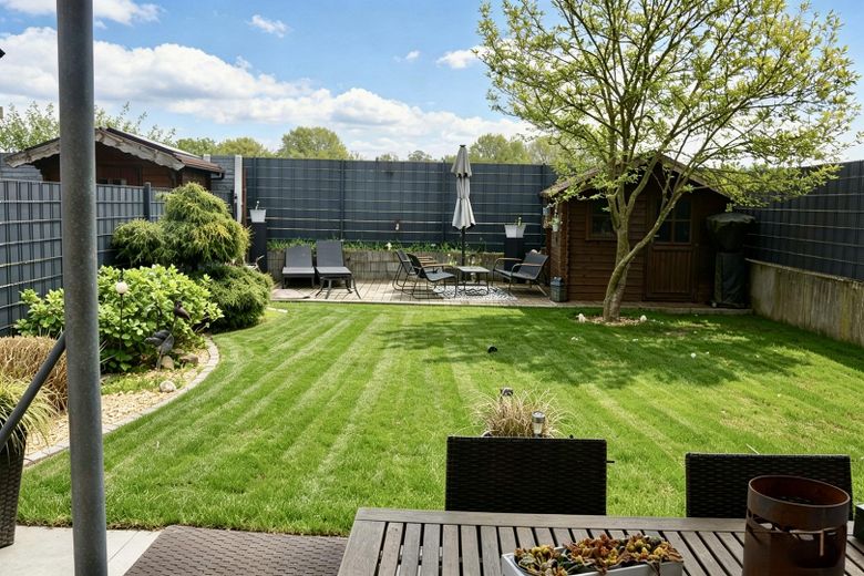 Garten mit Terrasse