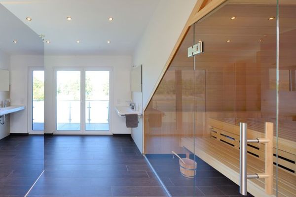 DHH in Erding: Wohnen auf höchstem Niveau – Familienidyll mit Sauna, Studio, OHNE Einliegerwohnung