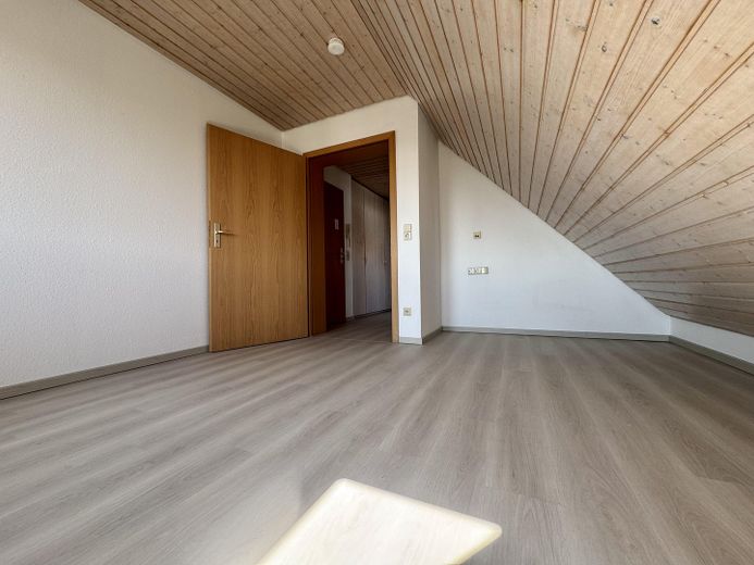 Provisionsfrei: 2-Zimmer-Wohnung DG mit Balkon in betreuter Wohnanlage – Schlafzimmer 3