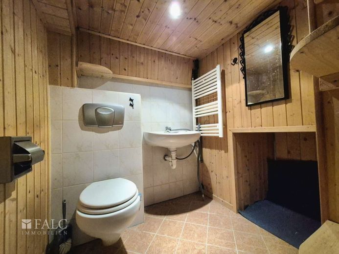 **Ein Ort zum Verlieben**FALC IMMOBILIEN – Badezimmer