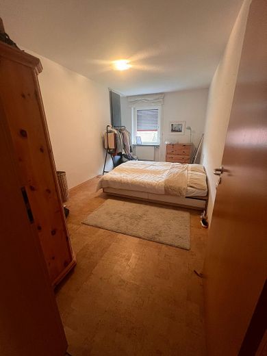विशाल बहु-परिवार आवास, वांगेन, गोपिंगेन ज़िला – Schlafzimmer ELW OG