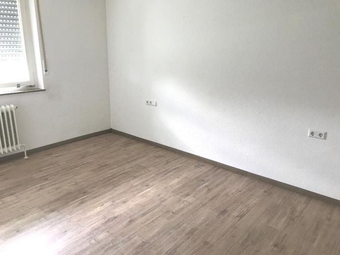 Schöne, helle 2 Zi.-Whg. mit Balkon und Garage in Ditzingen-Heimerdingen zu verkaufen – Schlafbereich