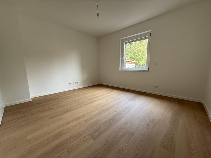 Kernsanierte 2-Zimmer-Wohnung im EG mit Fußbodenheizung und Stellplatz – फोटो 2