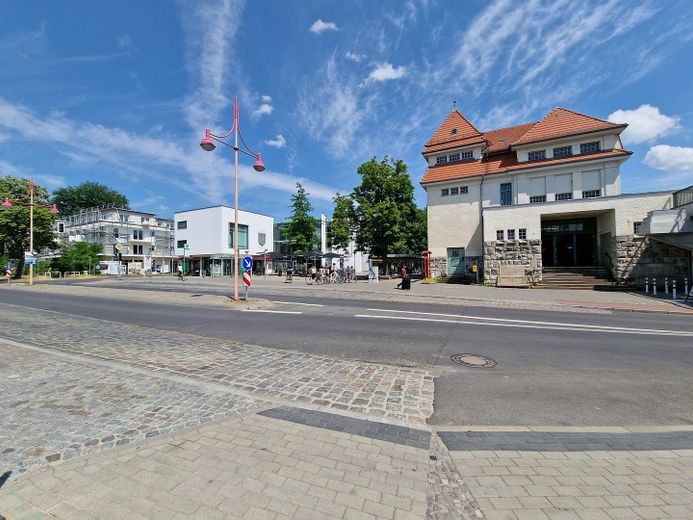 Erstbezug in Zepernick – Provisionsfreie KfW-40-EE Stadtvilla auf über 1.000 m² Grundstück – Umgebung Bhf Zepernick Rathaus