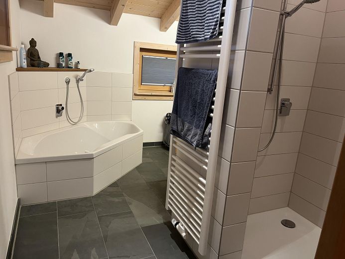 Chiemsee yakınlarında köy konumunda modern ahşap ev – Bad