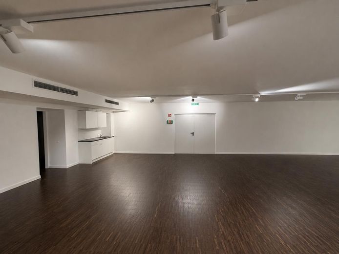 Vielseitige Gewerbefläche für Büro, Praxis &amp; Coworking in Ehrenfeld – UG Raum links 2