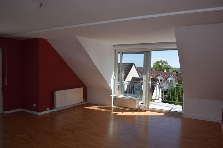 Provisionsfrei! 3-Zimmer Maisonette im 3. OG – Wohnzimmer (IV)