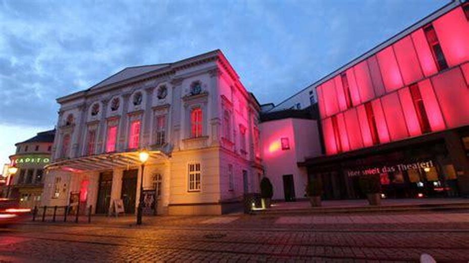 Theater bei Nacht