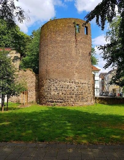 CITYLAGE! 2 ZIMMER WOHNUNG + MODERNISIERUNG + RUHIGE LAGE + IDEAL FÜR INVESTOREN + SELBSTNUTZER – Römerturm