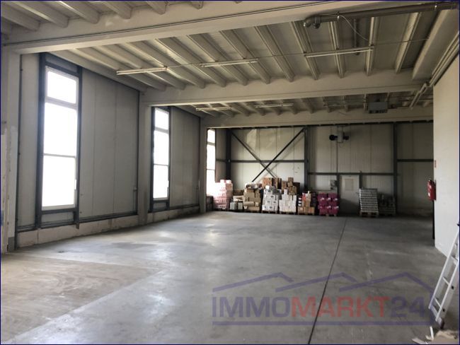***Halle mit Büro und Penthousewohnung zu verkaufen*** – Halle