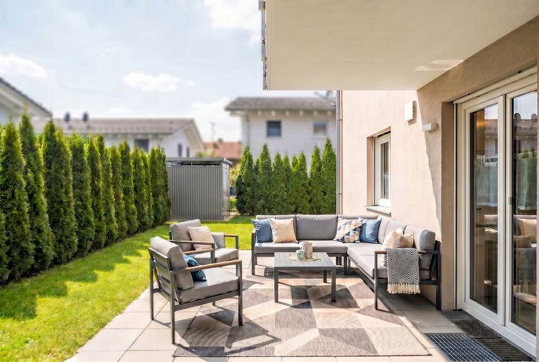 große Gartenwohnung in sonnier S/W Lage NB Erstbezug – Terrasse und Gartenhaus
