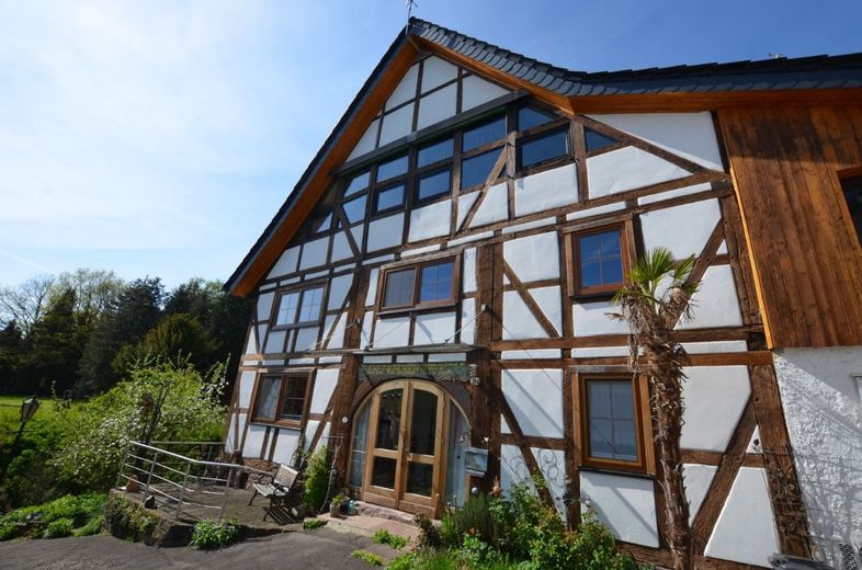 Fachwerkhaus in landschaftlich reizvoller Dorfrandlage mit Sicht in die - Rühler-Schweiz - – Heise Immobilien - www.immobilien-heise.de - Angebot in Golmbach