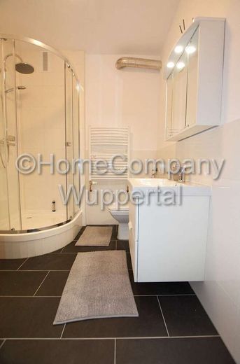 Modernes Apartment mit neuem Bad und Internetzugang in der Südstadt – a8421e5489e5df4d1f914e9be8b1265db3c3c5b4.jpg