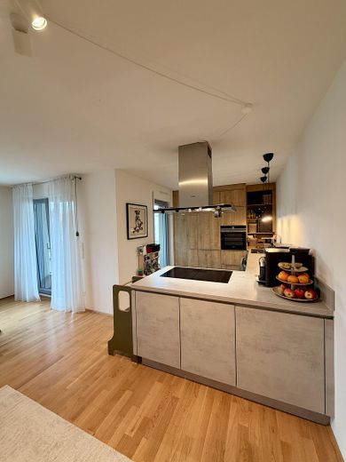 Exclusive 4-room apartment with designer kitchen and underground parking space – living at the highest level – Foto 6