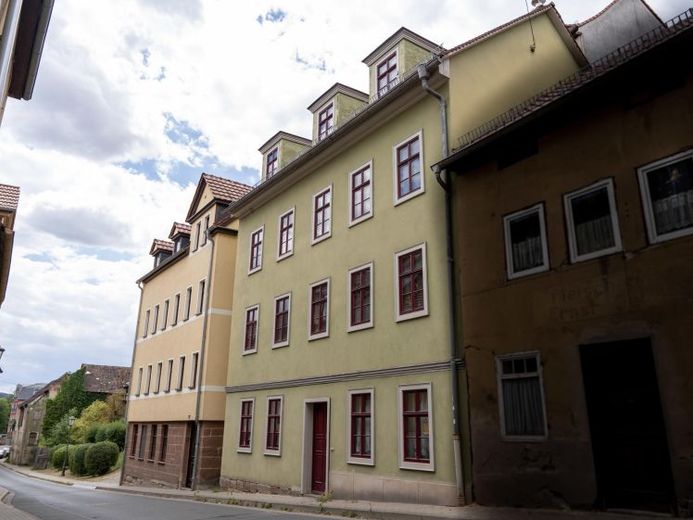 Saniertes Schmuckstück in Kahla: Helle 3-Zimmer-EG-Wohnung – Foto 1