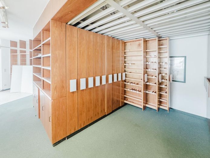 Verkaufsraum Apothekerschränke