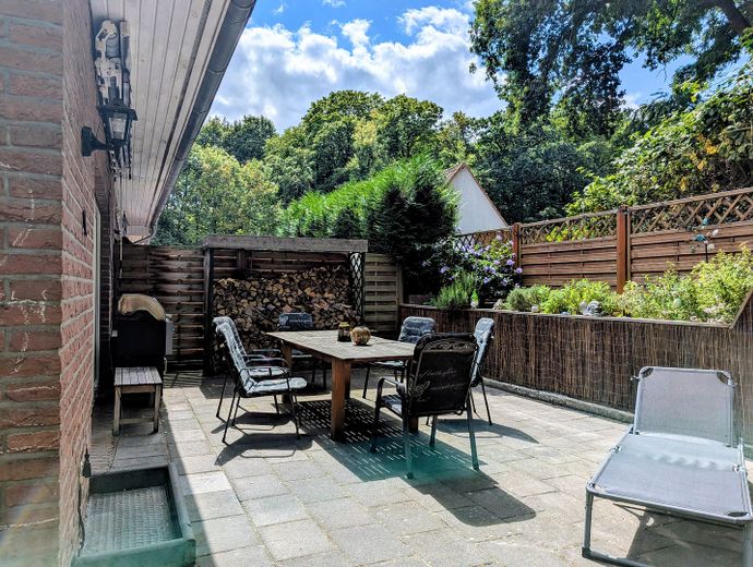 Wohnen fast wie im freistehenden Haus – Endreihenhaus mit großem, privatem Garten direkt am Wald – Foto 3