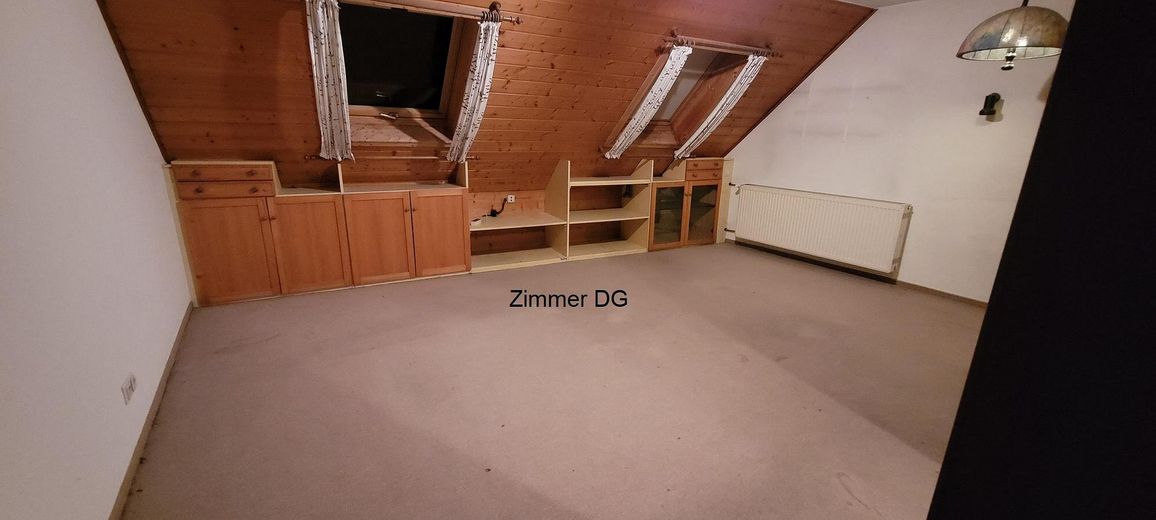 Wohn-/Schlafzimmer DG