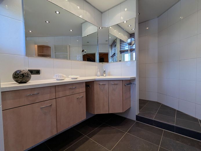 Exceptional Detached House in a Dream Location on the Edge of Open Fields – En-Suite-Badezimmer