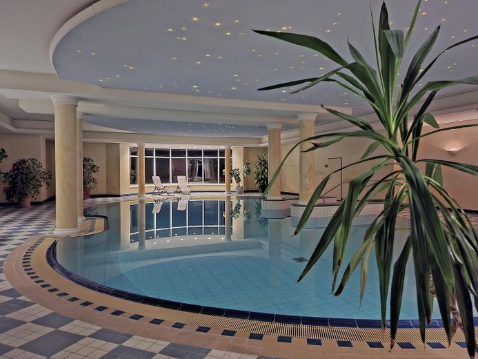 KURPARK-RESIDENZ Appartement en copropriété de 2 pièces, piscine/jacuzzi/sauna inclus dans les charges de copropriété, pompe à chaleur ! 1 place de parking en garage souterrain – Entspannung zum Tagesausklang
