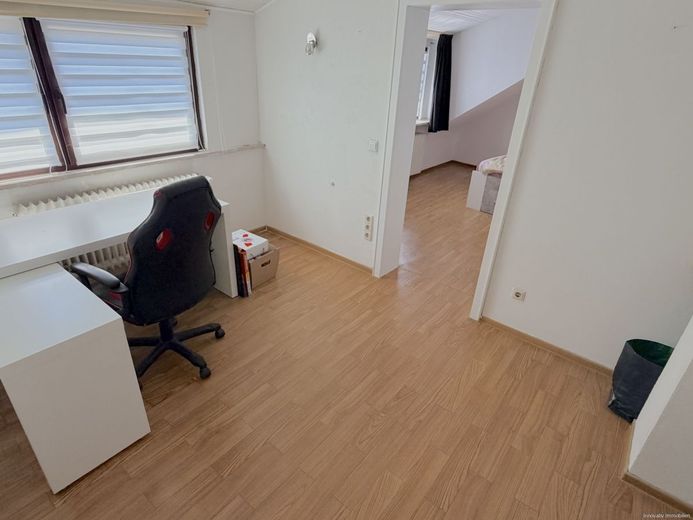 Ein-Zweifamilienhaus in zentraler Lage  mit Gartenweitblick nach Püttlingen – Büro DG