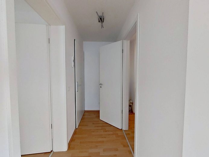 Moderne 3-Zimmer-Wohnung mit EBK und großem Balkon! – Eingangsbereich