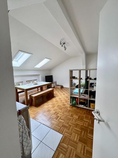 Attraktive Dachgeschosswohnung in charmanter Stadtvilla – Foto 2